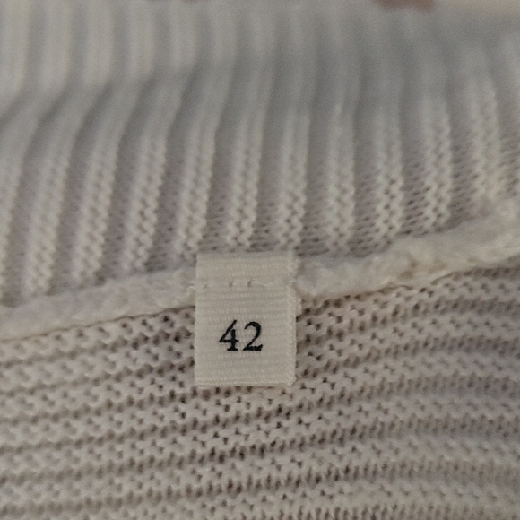 Chic White Women's Cardigan. - Picture 4 of 5